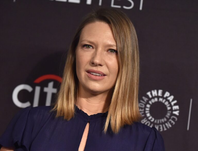 Anna Torv of FBI agent Olivia Dunham